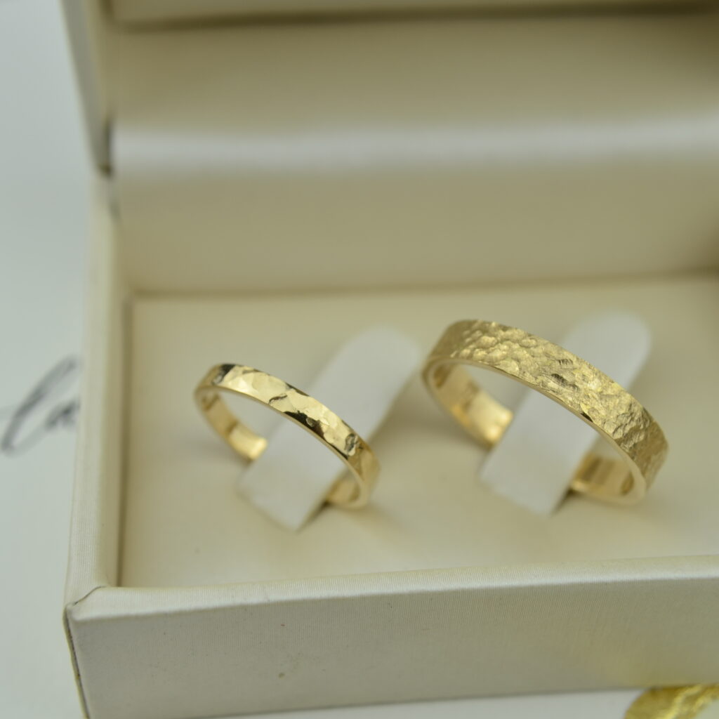 obrączki o ciekawej fakturze